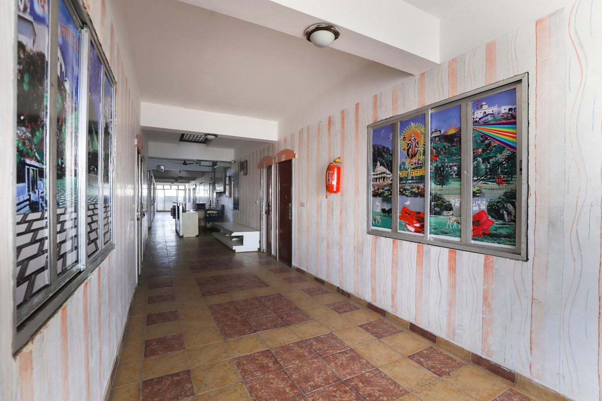 Spot On Hotel Shyam Inn Hālol المظهر الخارجي الصورة